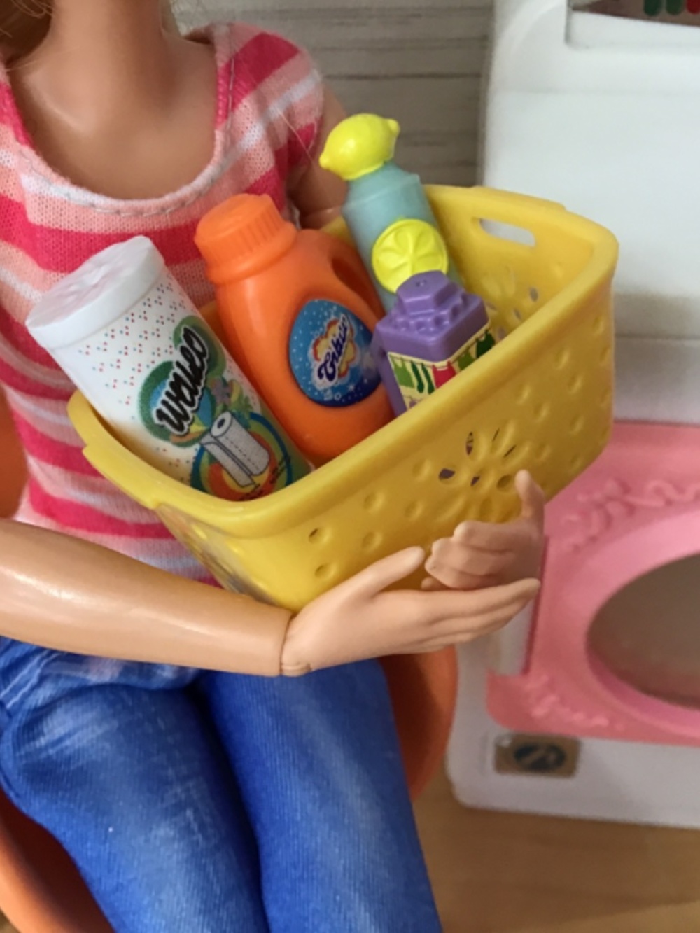 Barbie Doll Laundry Machine and Accessories - Picture 2 of 10